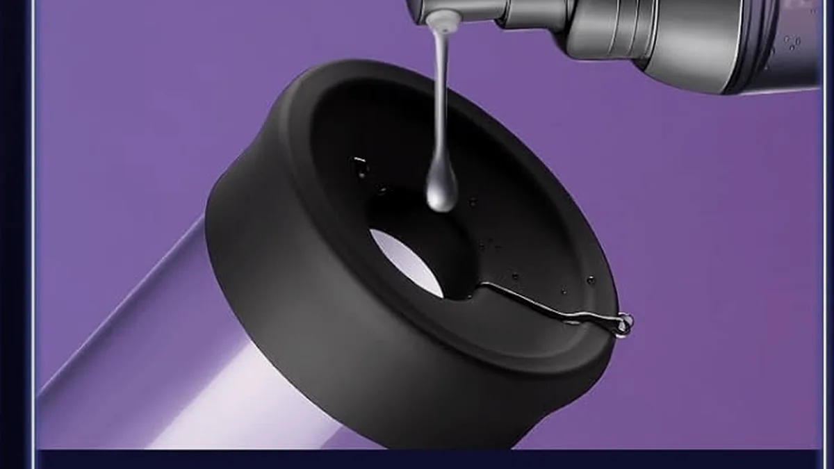 Lubricant being applied to a black pump seal to illustrate an even body-side seal