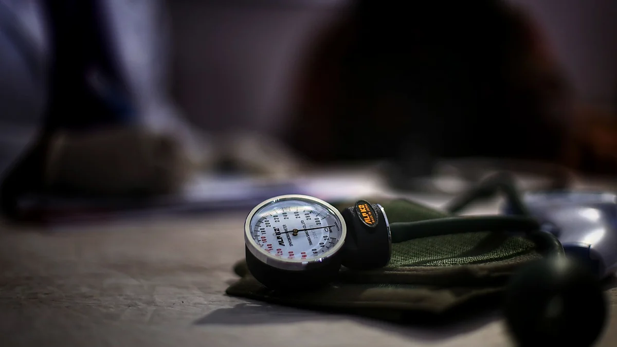 Medical pressure gauge used to illustrate conservative pressure and safety
